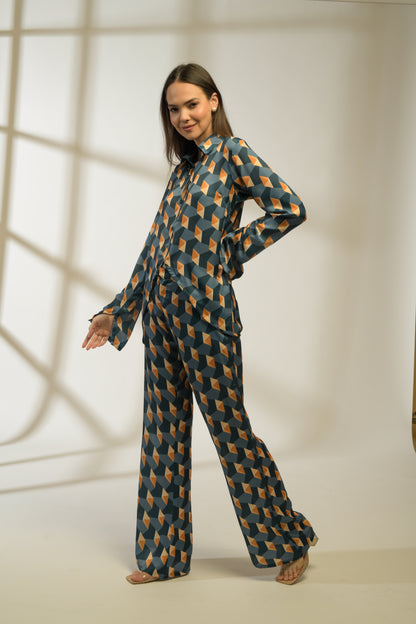 Bella Asymmetric Hem Shirt with open Cuff and Pants in Printed Viscose Crepe - Set of 2