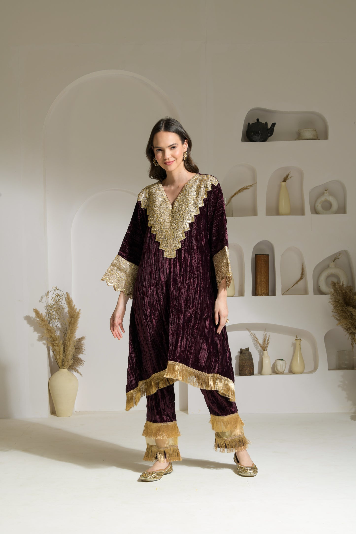 Sehr Crushed Velvet Kaftan with Detailed Neckline and Straight Fit Pants - Set of 2 ( Plum )