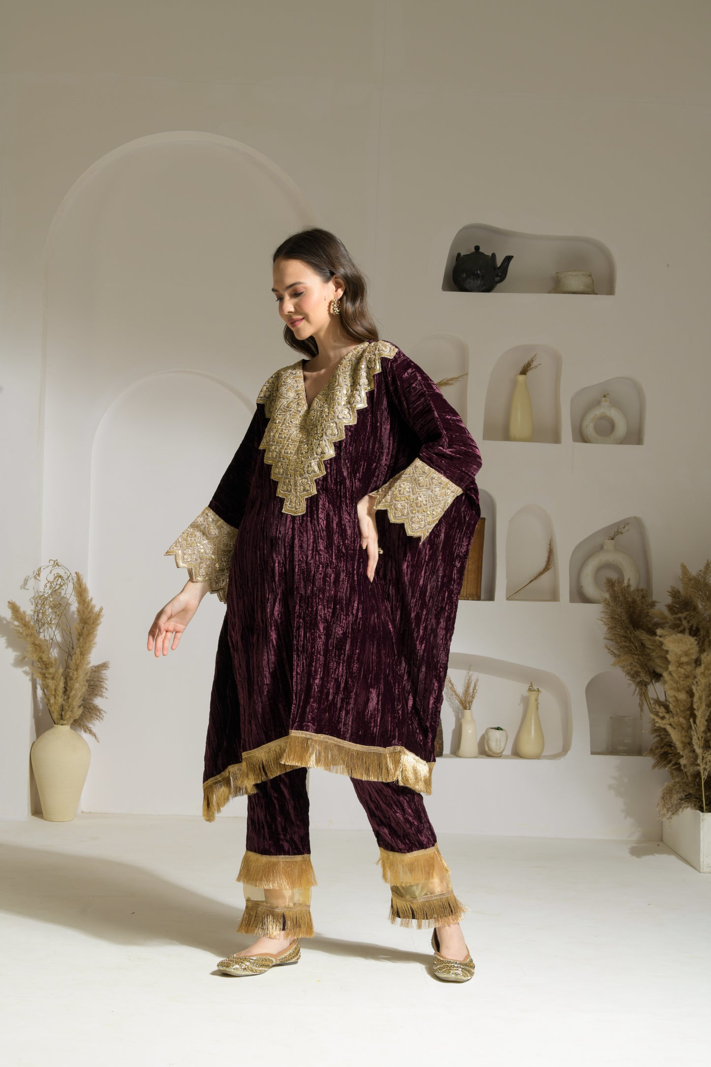 Sehr Crushed Velvet Kaftan with Detailed Neckline and Straight Fit Pants - Set of 2 ( Plum )