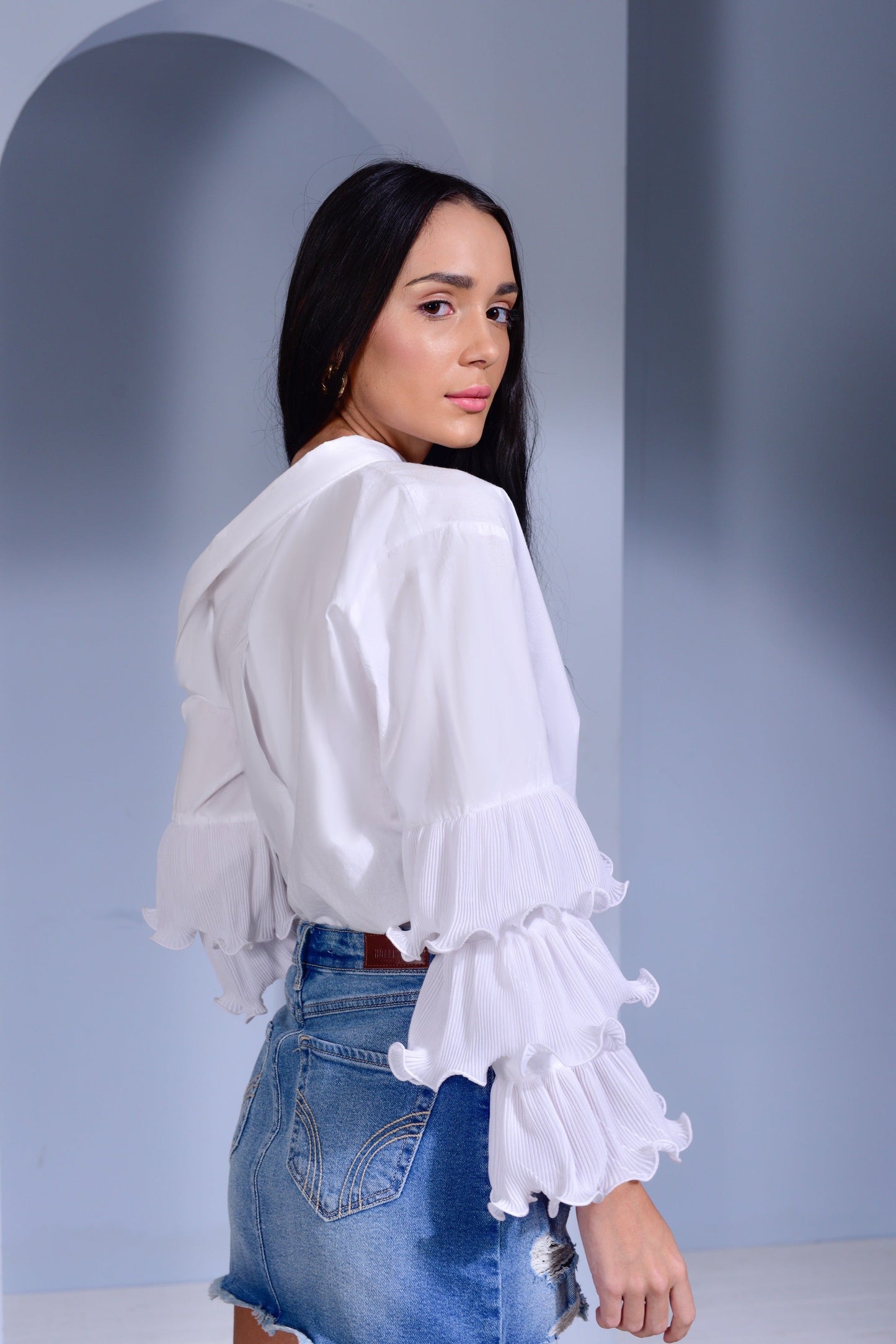 Hot Toddy Asymmetric Collar Top with Pleated Layered Ruﬄe Sleeves - White